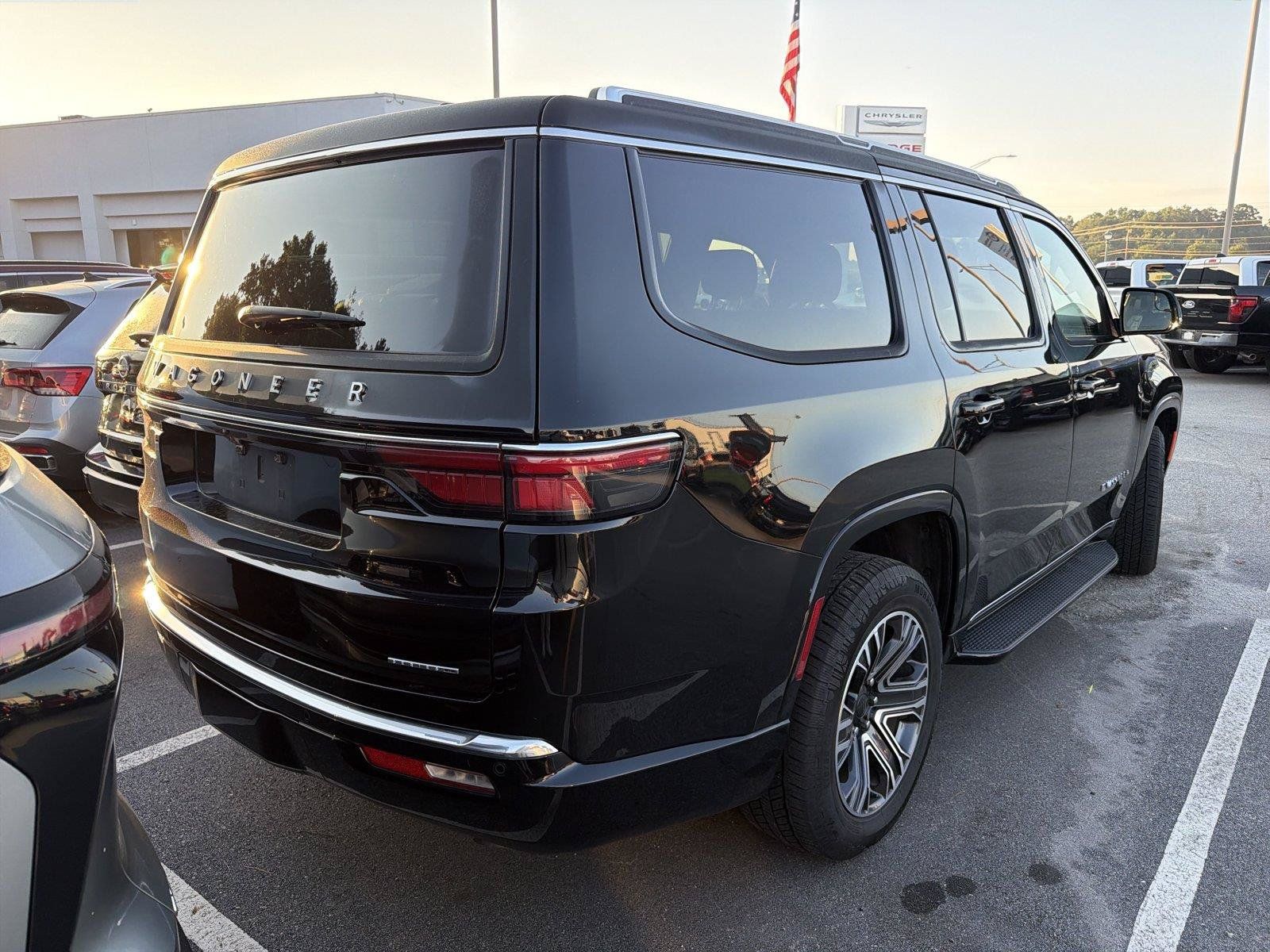 Used 2024 Jeep Wagoneer Series II w/ Flexible Seating Group RWD image 5