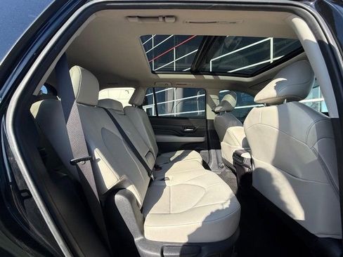 Used 2024 Toyota Grand Highlander XLE image 12