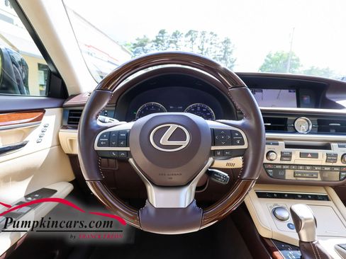 Used 2016 Lexus ES 350 w/ Luxury Package w/Wood Trim FWD image 33