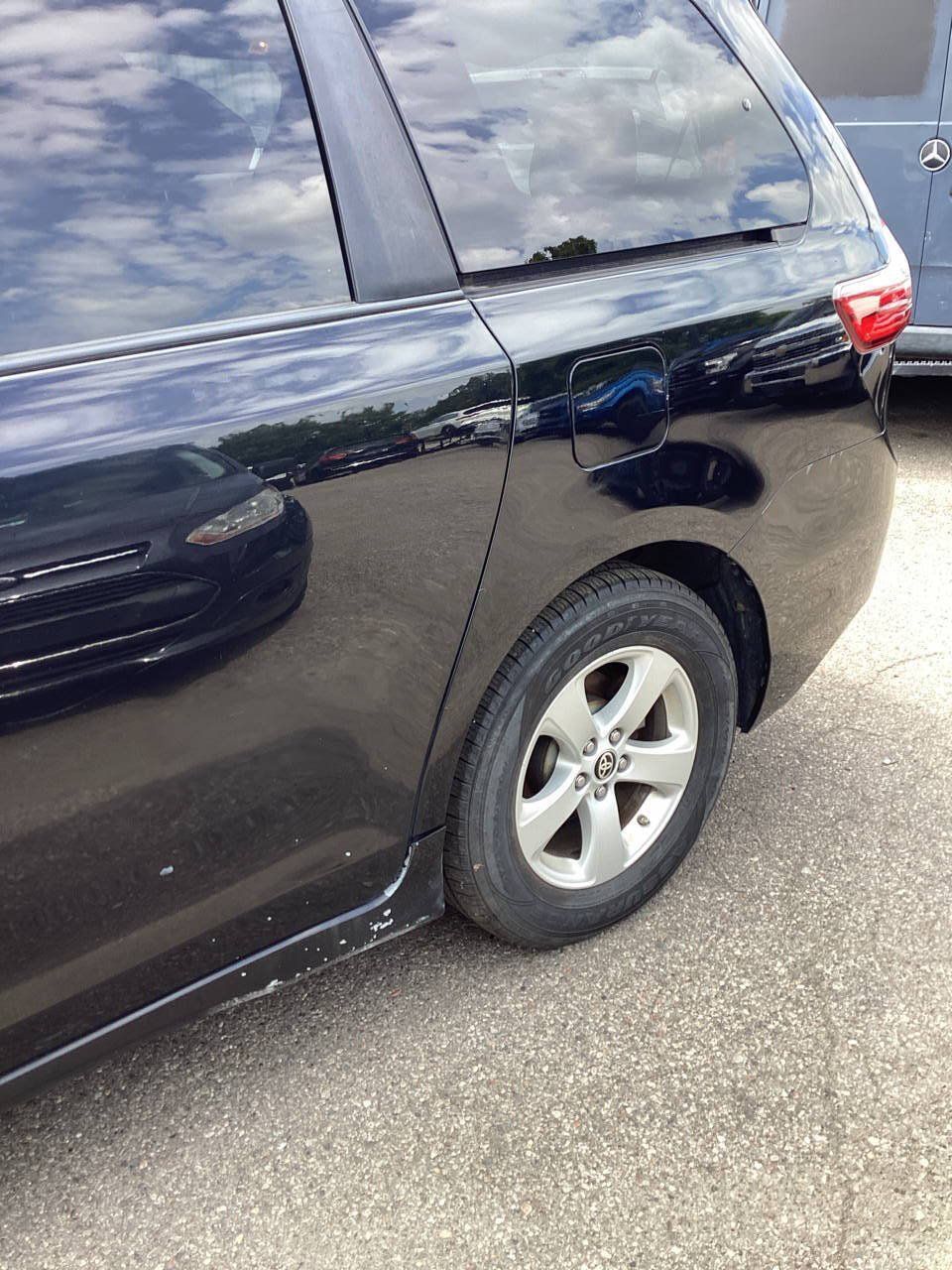 Used 2020 Toyota Sienna L FWD image 33