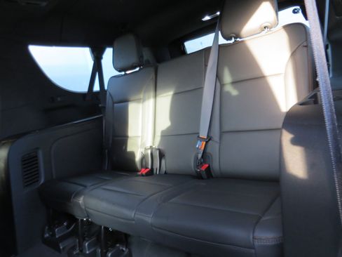 Used 2022 Chevrolet Suburban High Country image 14