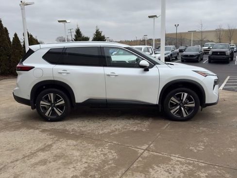 Used 2024 Nissan Rogue SL image 6