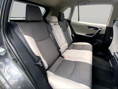 Used 2025 Toyota RAV4 XLE FWD image 19