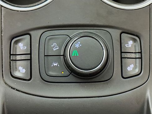 Used 2024 GMC Terrain SLT image 17