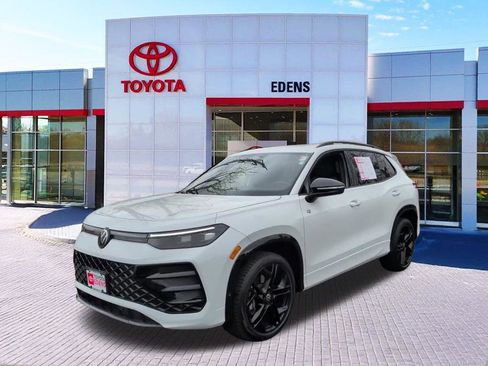 Used 2025 Volkswagen Tiguan SE R-Line image 7