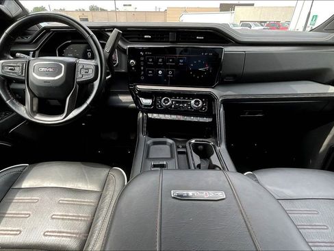 Used 2024 GMC Sierra 2500 AT4X image 18