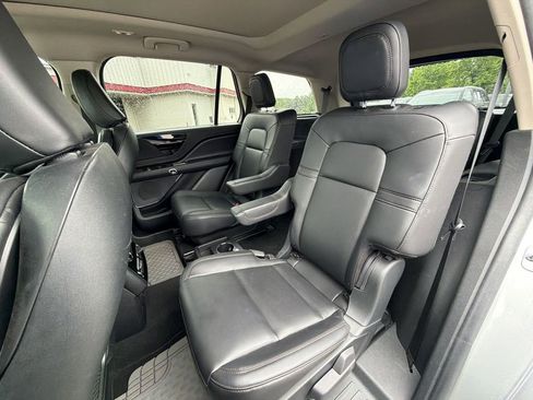 Used 2023 Lincoln Aviator AWD w/ Premium Package image 23
