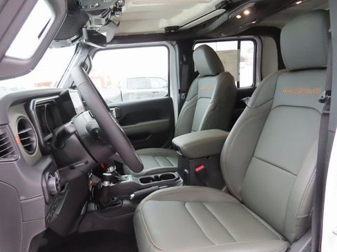 New 2026 Jeep Gladiator Mojave w/ Technology Group image 20