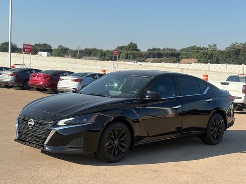 New 2025 Nissan Altima 2.5 SV w/ SV Special Edition Package image 4