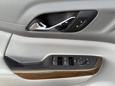 Used 2019 GMC Acadia SLE image 8