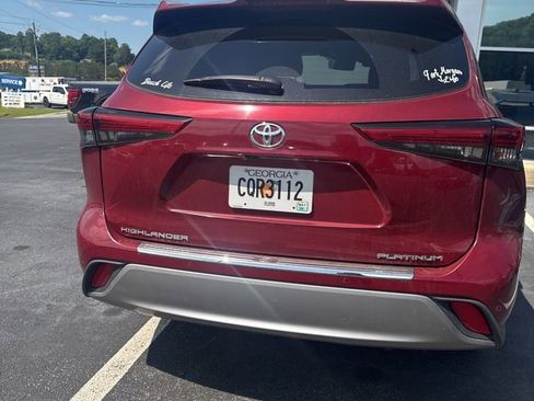 Used 2021 Toyota Highlander Platinum FWD image 5