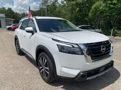 Used 2025 Nissan Pathfinder Platinum
