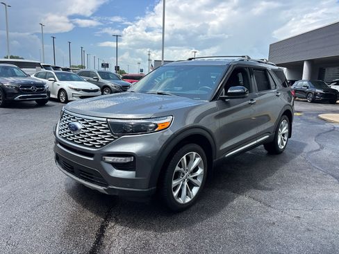 Used 2022 Ford Explorer Platinum w/ Equipment Group 601A AWD/4WD image 3