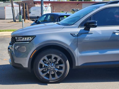 Used 2023 Kia Sorento X-Line EX image 2