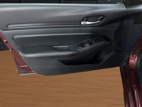 Used 2024 Nissan Altima 2.5 SV image 11