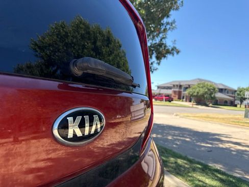 Used 2021 Kia Soul LX FWD image 11