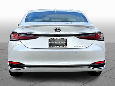 Used 2025 Lexus ES 300h w/ Premium Package image 4
