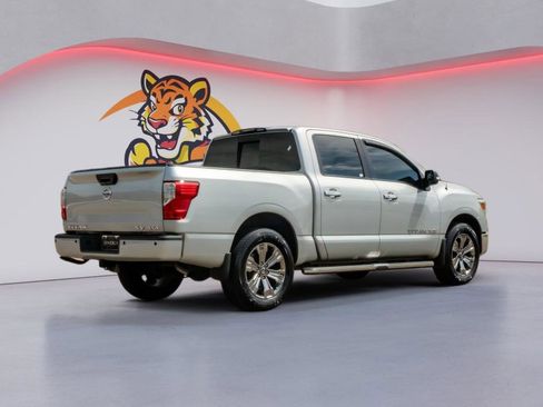 Used 2018 Nissan Titan SV w/ SV Convenience Package AWD/4WD image 5