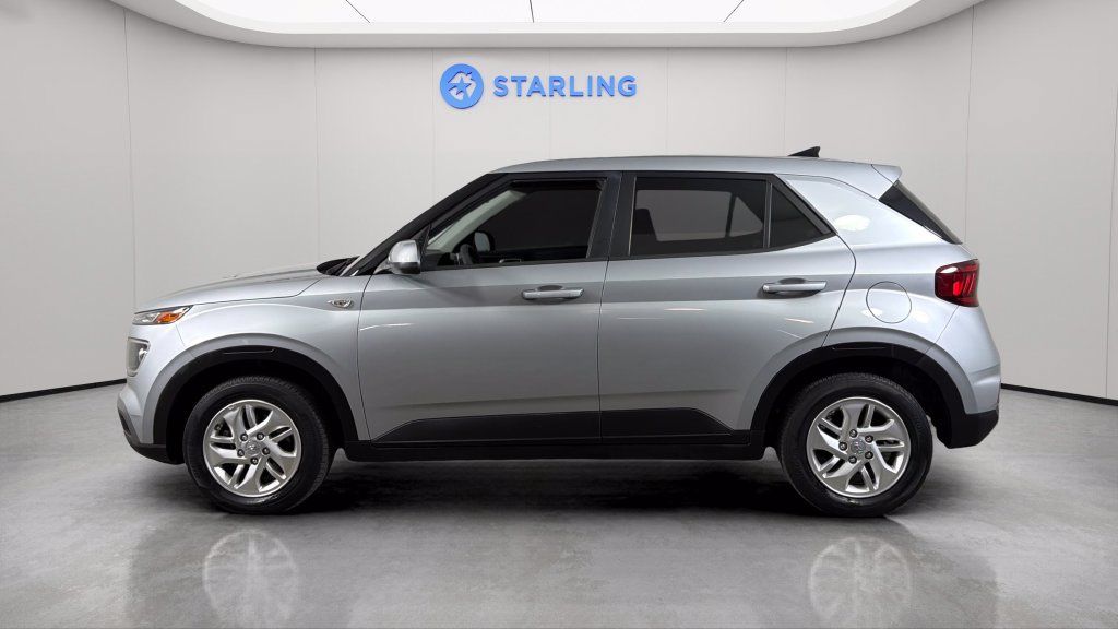 Used 2022 Hyundai Venue SE w/ Cargo Package FWD image 3