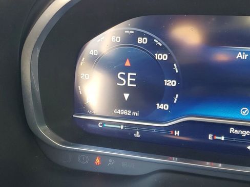 Used 2023 Chevrolet Suburban High Country image 14