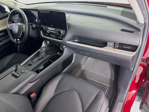 Used 2024 Toyota Grand Highlander FWD image 17