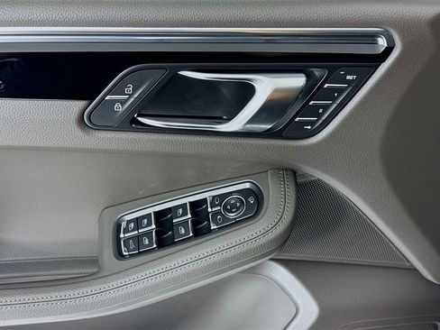 New 2026 Porsche Macan image 11