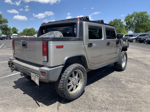 Used 2005 HUMMER H2 SUT w/ Preferred Equipment Group AWD/4WD image 9