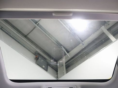 Used 2017 Volkswagen Golf Wolfsburg Edition image 25