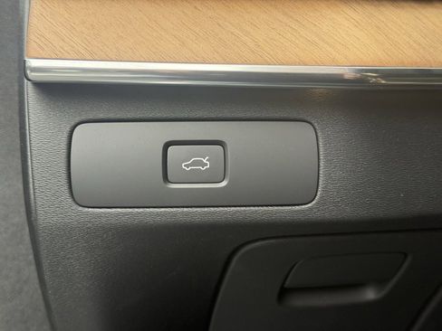 Used 2025 Volvo XC90 B6 Ultra image 17