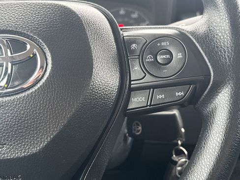 Used 2025 Toyota Corolla LE image 19