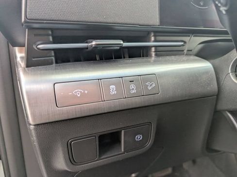 Certified 2025 Hyundai Kona SE AWD/4WD image 16