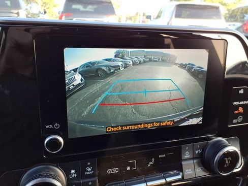 Used 2023 Toyota Highlander L FWD image 32