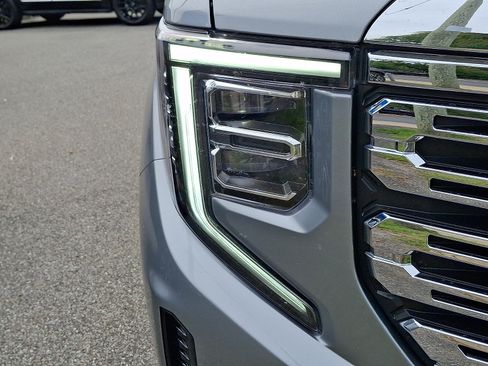 Certified 2025 GMC Sierra 1500 Denali AWD/4WD image 9
