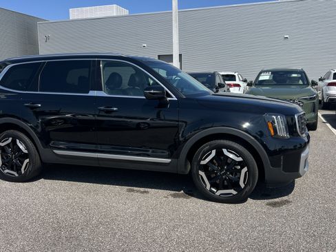 Used 2025 Kia Telluride S image 3