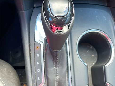 Used 2021 Chevrolet Equinox LS w/ LS Convenience Package image 16