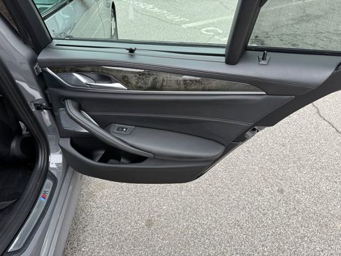 Used 2022 BMW M550i xDrive w/ Dynamic Handling Package image 28