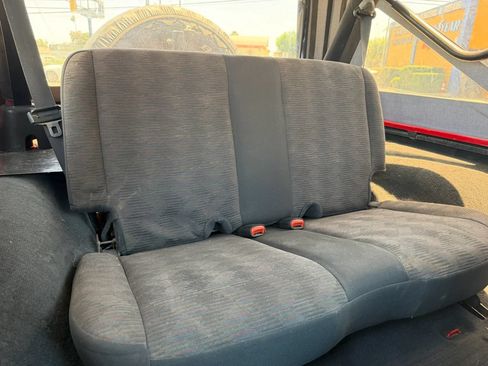 Used 2005 Jeep Wrangler Unlimited Rubicon AWD/4WD image 16