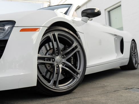 Used 2011 Audi R8 V8 image 4