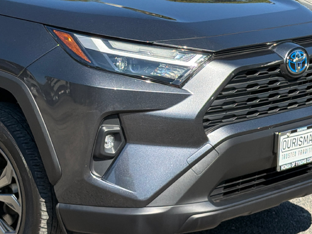 Used 2023 Toyota RAV4 XLE Premium AWD/4WD image 5