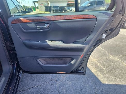 Used 2010 Cadillac DTS Limousine image 27