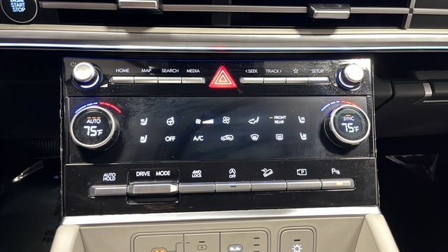 Used 2025 Hyundai Santa Fe Limited AWD/4WD image 18