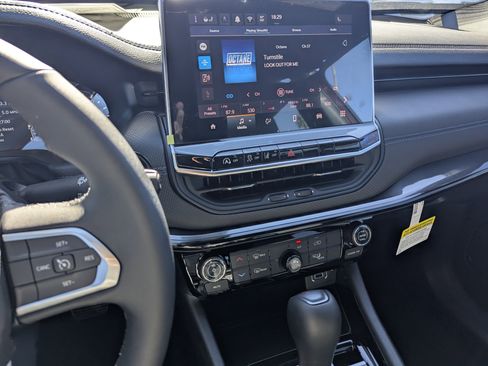 New 2026 Jeep Compass Latitude image 10