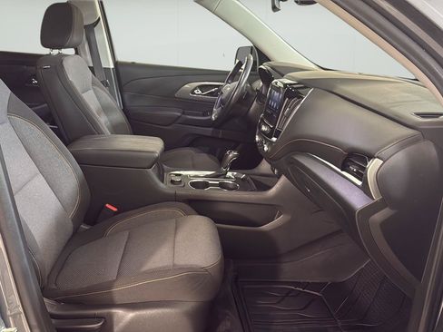 Used 2020 Chevrolet Traverse LT FWD image 20