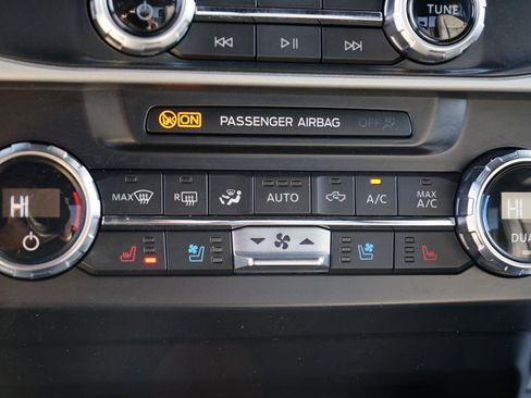 Used 2022 Ford F350 Lariat w/ Lariat Ultimate Package image 36