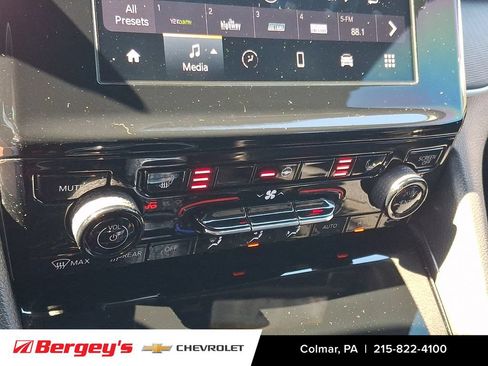 Used 2024 Jeep Grand Cherokee Altitude AWD/4WD image 18