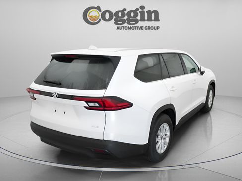 New 2026 Toyota Grand Highlander FWD image 16