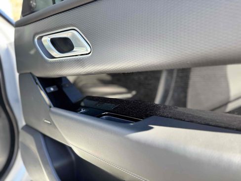 Used 2020 Land Rover Range Rover Velar R-Dynamic S image 44