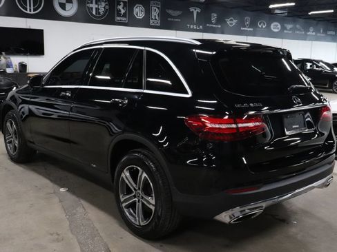 Used 2019 Mercedes-Benz GLC 300 4MATIC image 3
