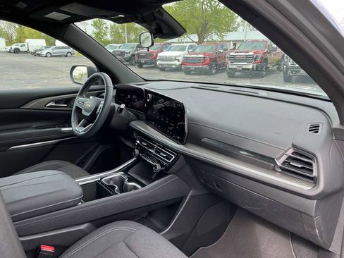 Used 2025 Chevrolet Traverse LT FWD image 26