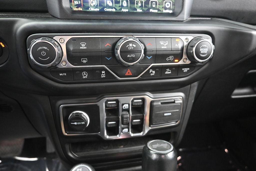 Used 2023 Jeep Wrangler Unlimited Sahara w/ LED Lighting Group AWD/4WD image 13